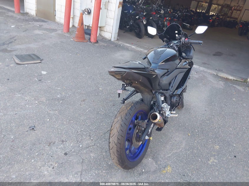 2021 YAMAHA YZFR3 auction photo 4