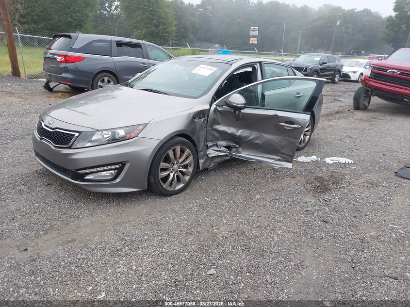 2013 Kia Optima, Левый бок, IAAI, VIN 5XXGR4A63DG102315 — фото 2