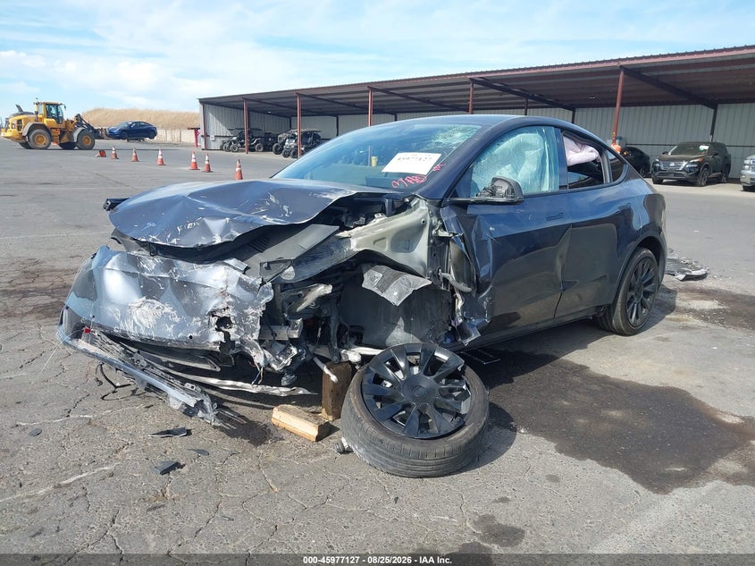 2022 Tesla Model Y, Front End, IAAI, VIN 7SAYGAEE1NF560517 — photo 2
