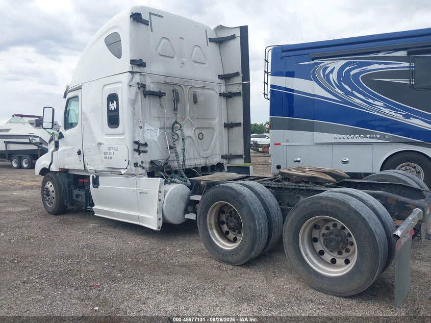 2020 FREIGHTLINER NEW CASCADIA 126 auction photo 3