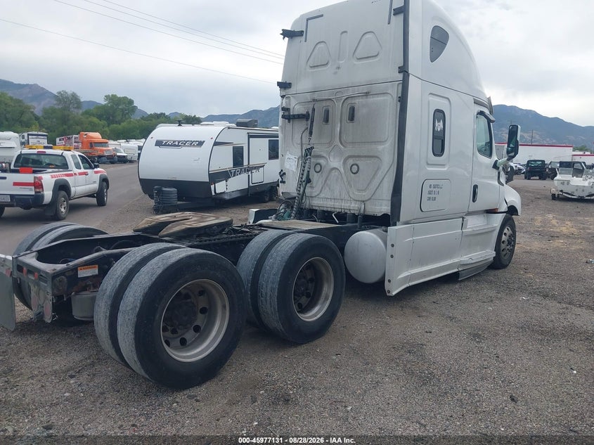 2020 FREIGHTLINER NEW CASCADIA 126 auction photo 4