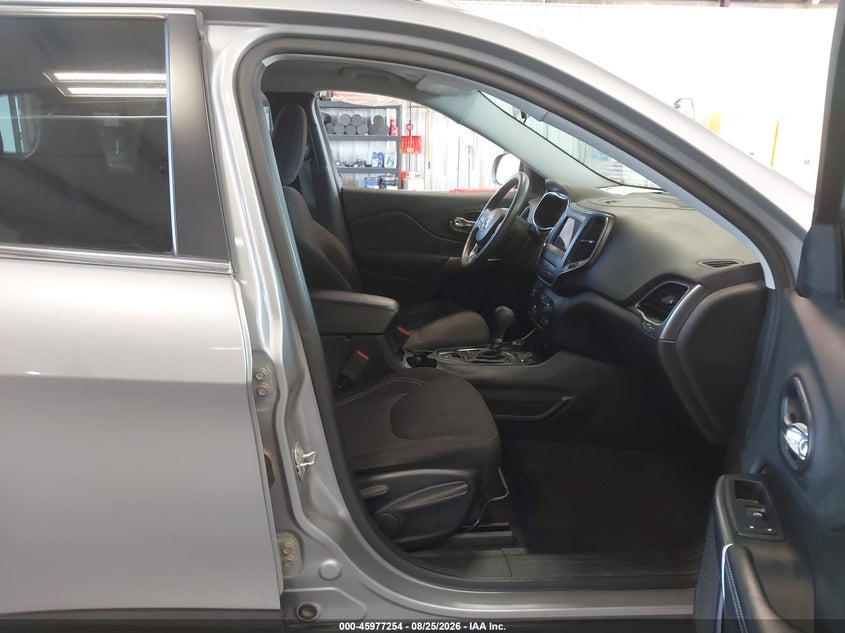 2019 JEEP CHEROKEE auction photo 5