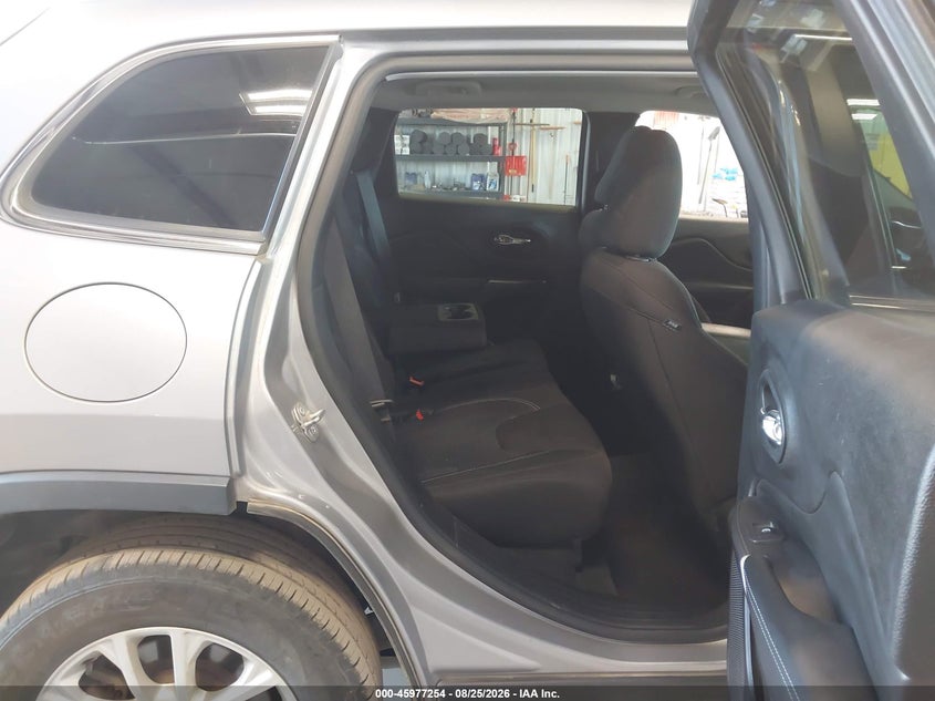 2019 JEEP CHEROKEE auction photo 8