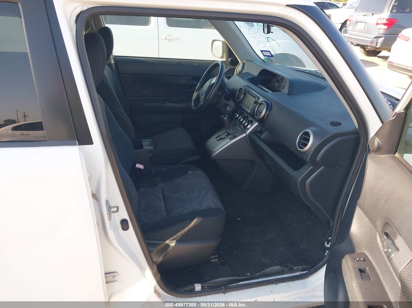 2013 SCION XB auction photo 5