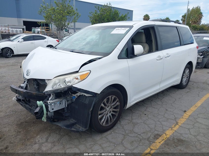 2014 Toyota Sienna, Front End, IAAI, VIN 5TDYK3DC6ES452672 — photo 2