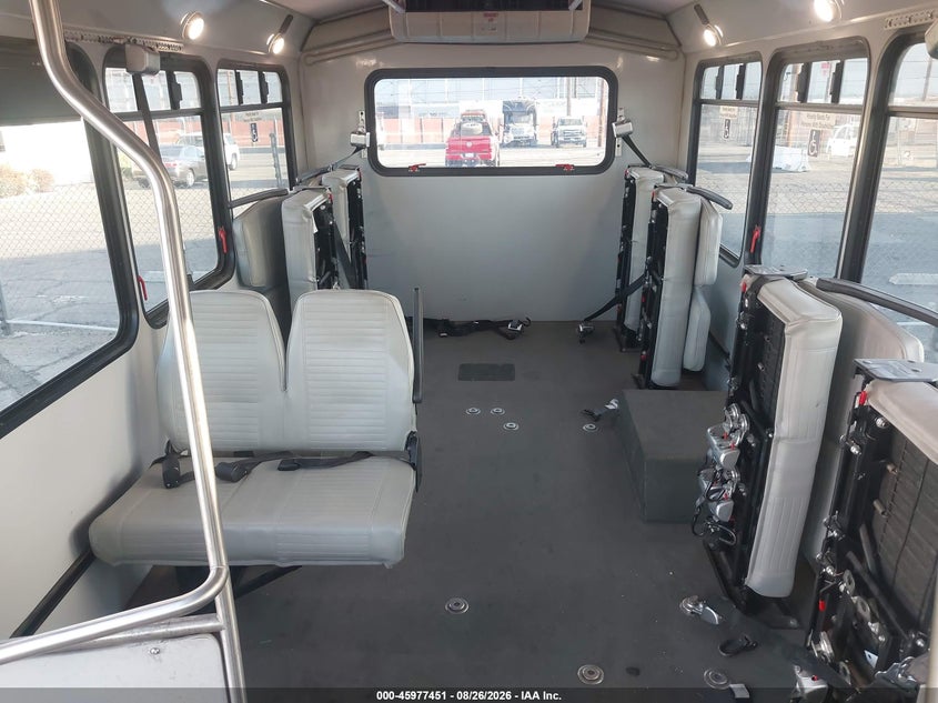 2018 CHEVROLET EXPRESS CUTAWAY 4500 auction photo 8