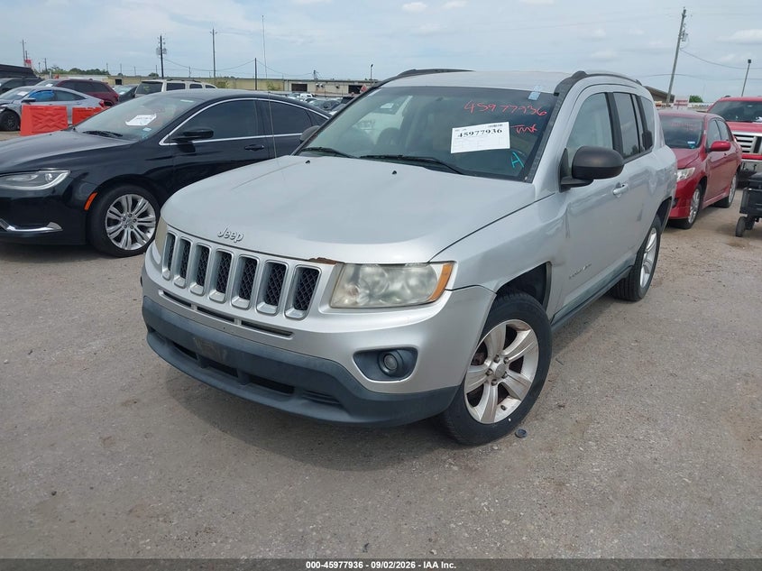 2011 Jeep Compass, Normal Wear & Tear, IAAI, VIN 1J4NT1FB1BD290704 — photo 2