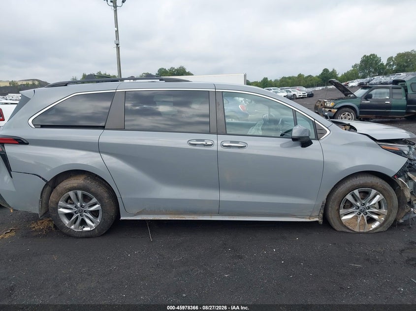 TOYOTA SIENNA - zdjęcie 13