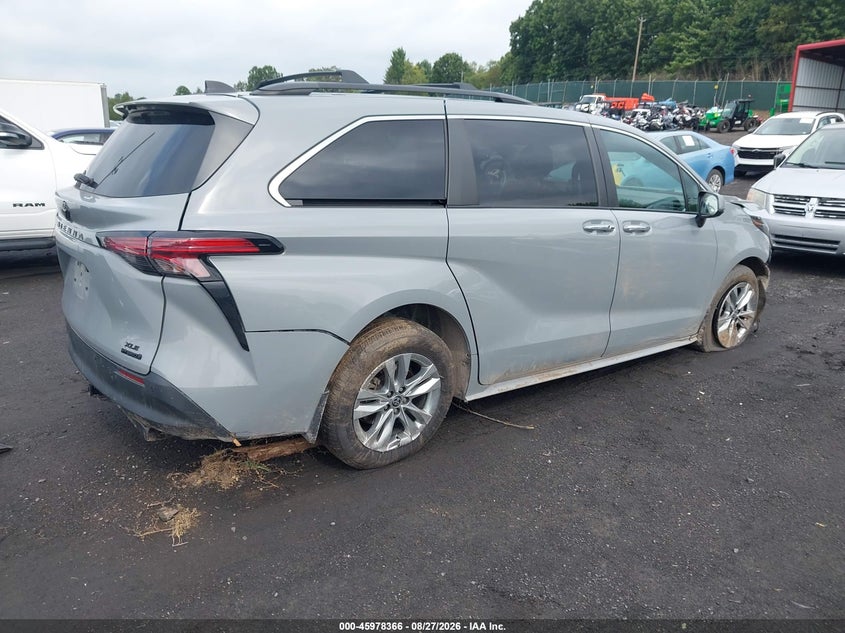 TOYOTA SIENNA - zdjęcie 4