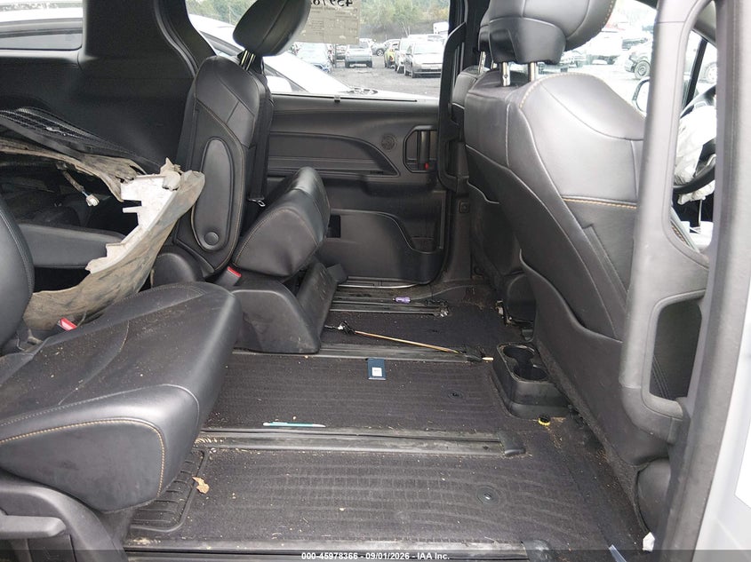 TOYOTA SIENNA - zdjęcie 8