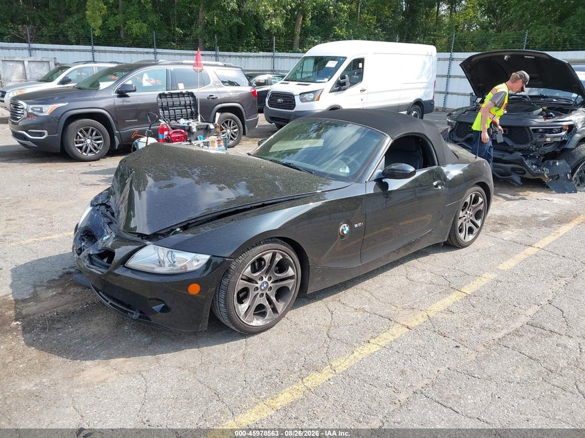 2005 BMW Z4, Front End, IAAI, VIN 4USBT53575LT27824 — photo 2