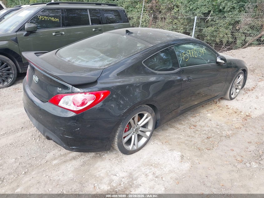 2010 HYUNDAI GENESIS auction photo 4