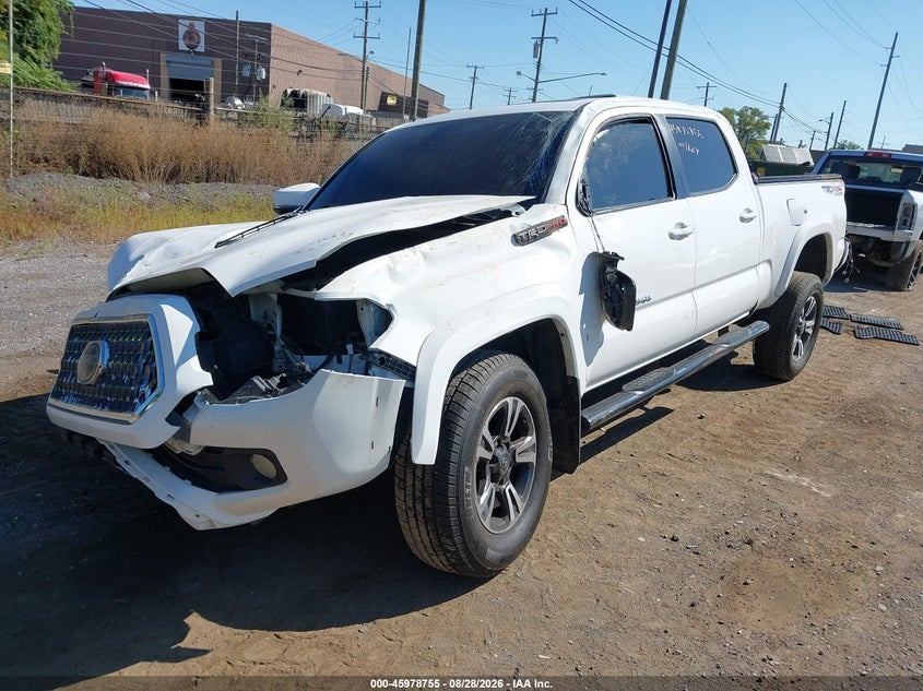2018 Toyota Tacoma Sr5, По кругу, IAAI, VIN 5TFDZ5BN7JX035902 — фото 2