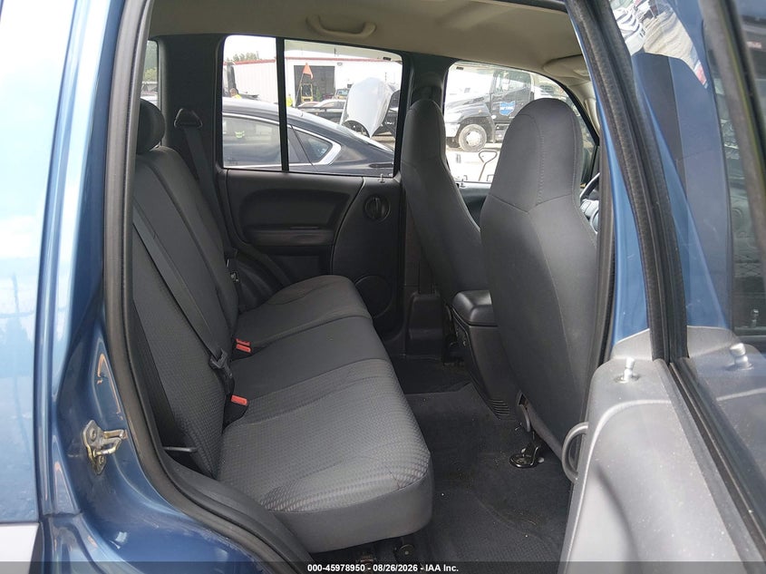 2004 JEEP LIBERTY auction photo 8