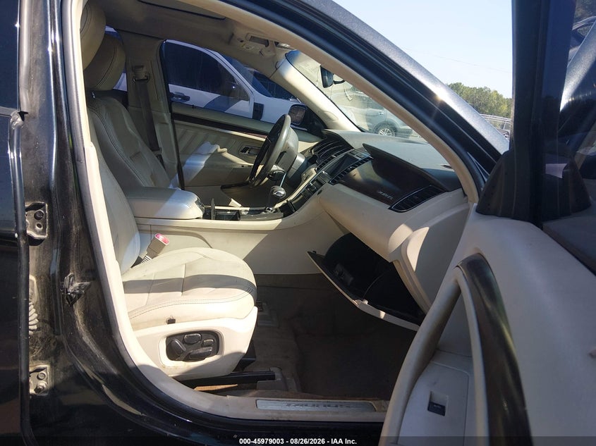 2010 FORD TAURUS auction photo 5