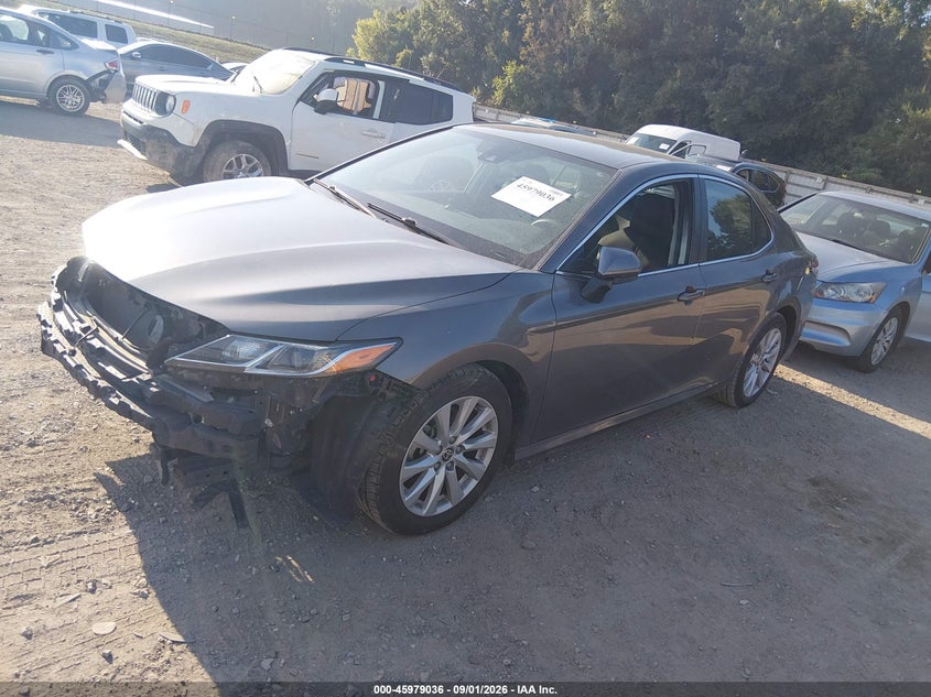 2020 Toyota Camry Le, Front End, IAAI, VIN 4T1C11AK3LU973916 — photo 2