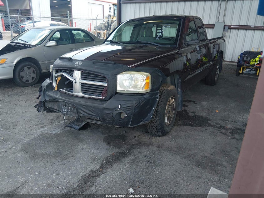 2005 Dodge Dakota, Front & Rear, IAAI, VIN 1D7HE42K95S283235 — photo 2