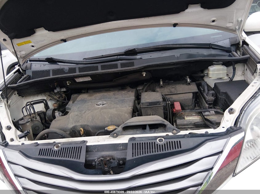 TOYOTA SIENNA - zdjęcie 10