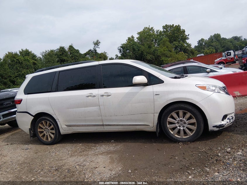 TOYOTA SIENNA - zdjęcie 13