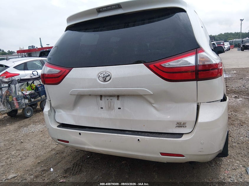TOYOTA SIENNA - zdjęcie 16