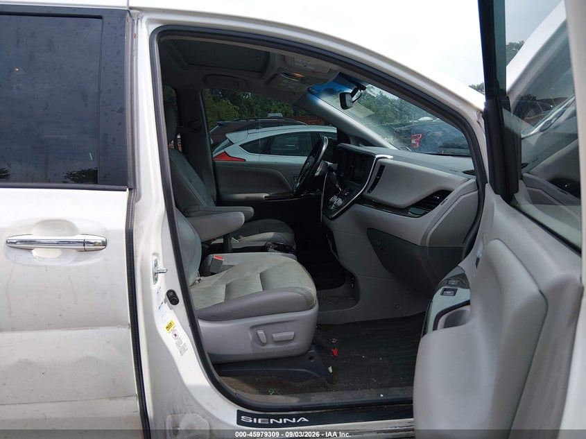TOYOTA SIENNA - zdjęcie 5