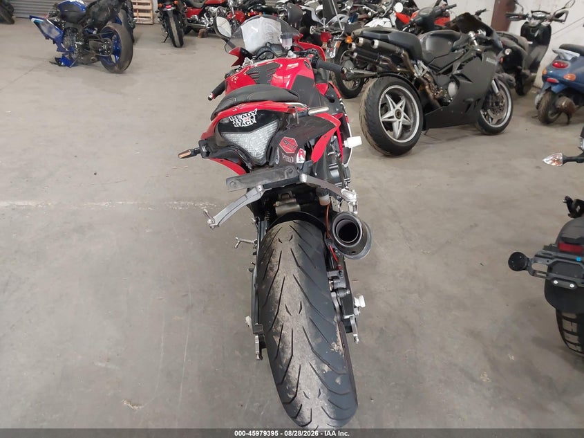 2009 YAMAHA YZFR1 auction photo 6