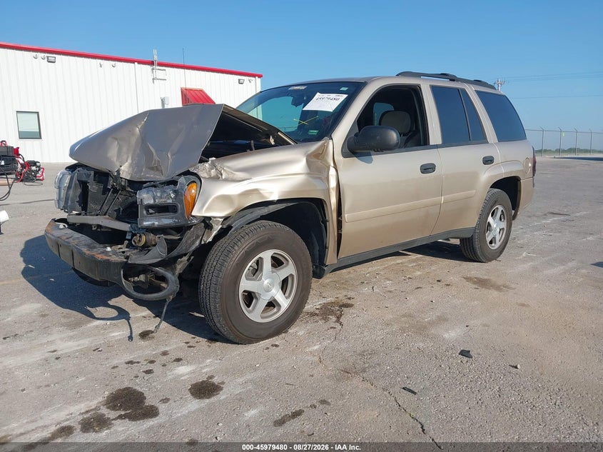 2006 Chevrolet TrailBlazer, Front End, IAAI, VIN 1GNDT13S562168801 — photo 2