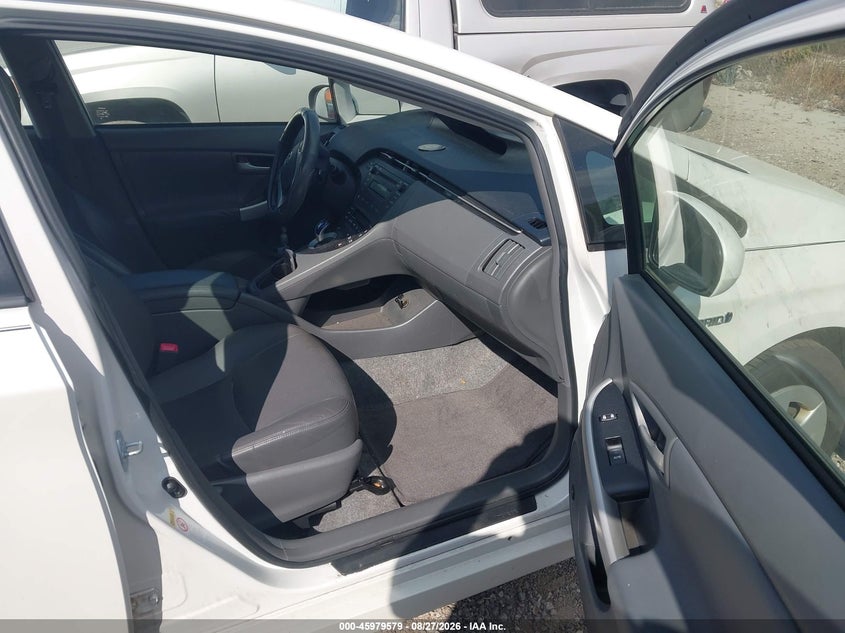 2011 TOYOTA PRIUS auction photo 5