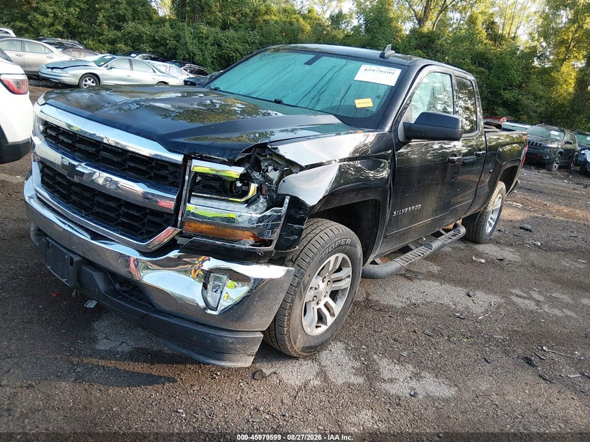 2019 Chevrolet Silverado, Left Front, IAAI, VIN 2GCVKPEC6K1133140 — photo 2