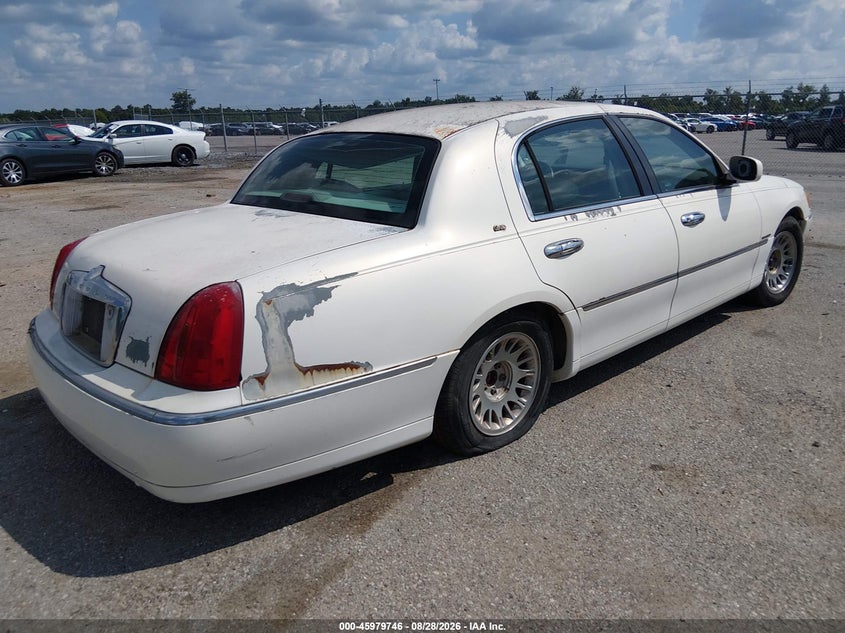 1998 LINCOLN TOWN CAR auction photo 4