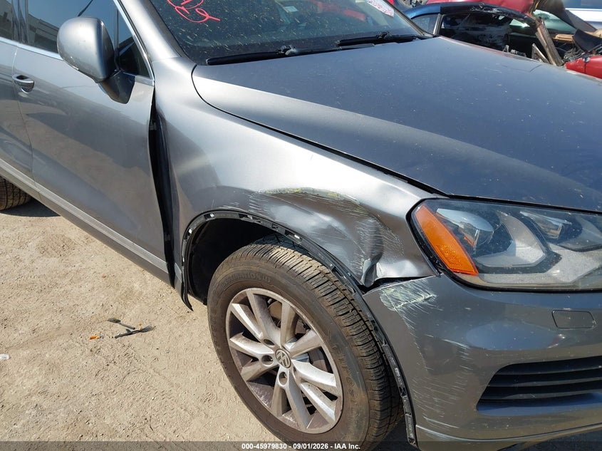 VOLKSWAGEN TOUAREG 2014 VIN WVGEF9BP1ED003343