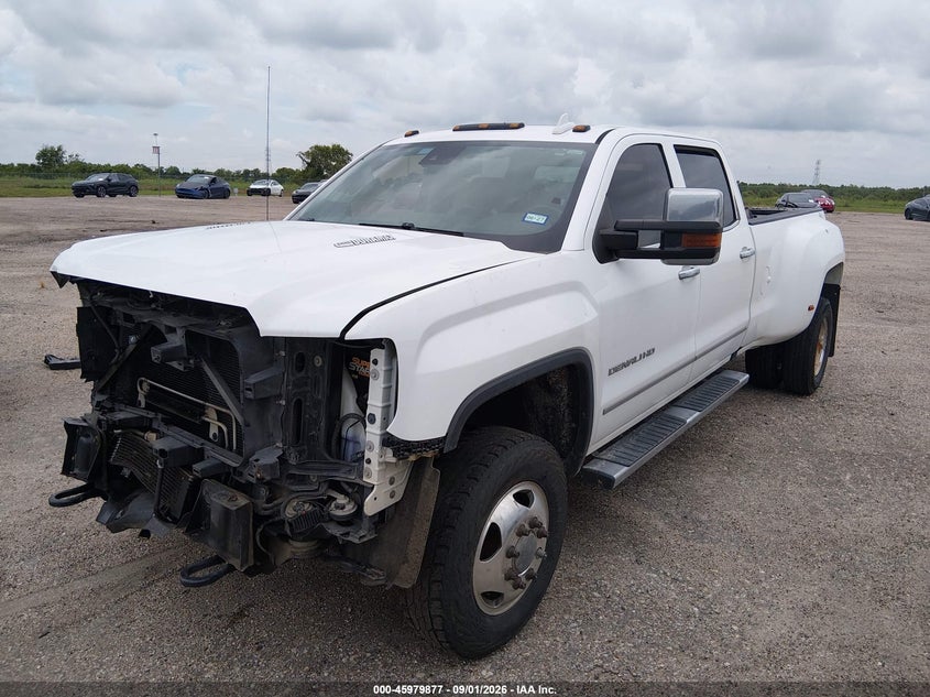 2016 GMC Sierra 3500Hd Denali, Front End, IAAI, VIN 1GT42YE80GF240181 — photo 2