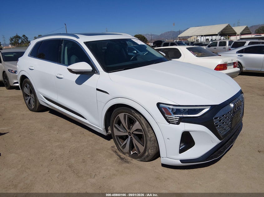Vin: wa15aage8rb033575, lot: 46479406, audi q8 e-tron premium plus quattro 2024 img_1