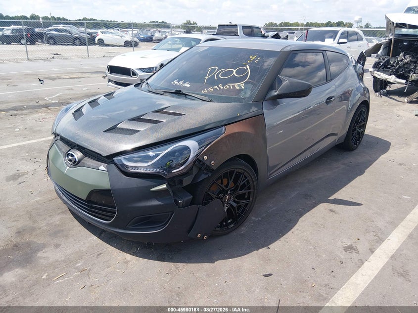 2013 Hyundai Veloster, Right Front, IAAI, VIN KMHTC6AD8DU173316 — photo 2
