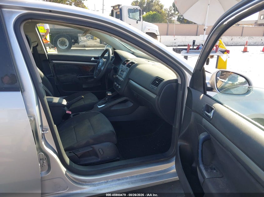 2010 VOLKSWAGEN JETTA auction photo 5