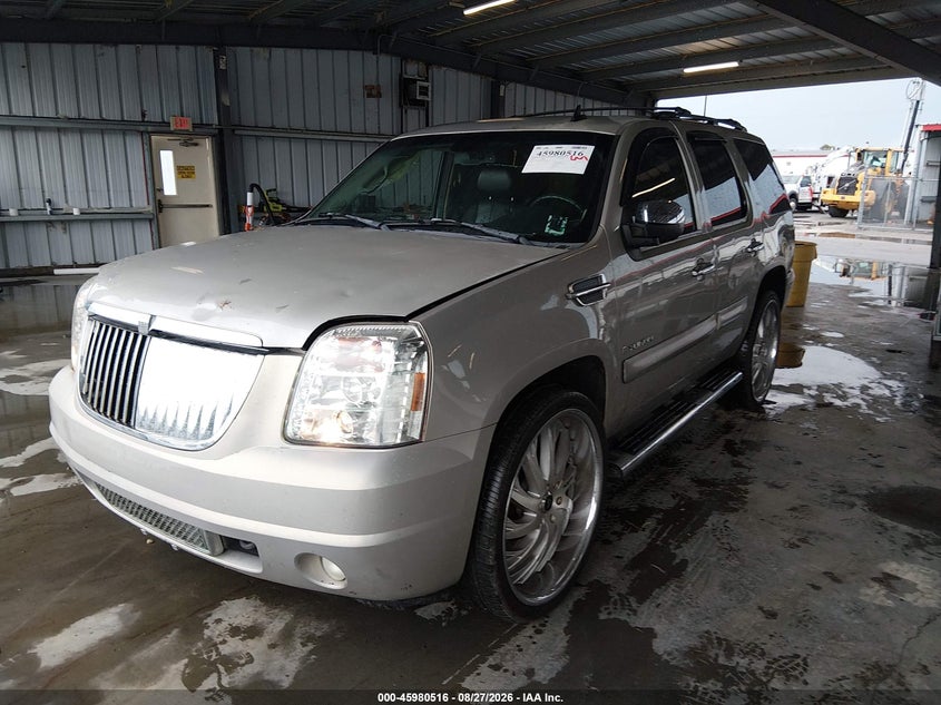 2007 GMC Yukon, Right Side, IAAI, VIN 1GKFC13J17R140399 — photo 2