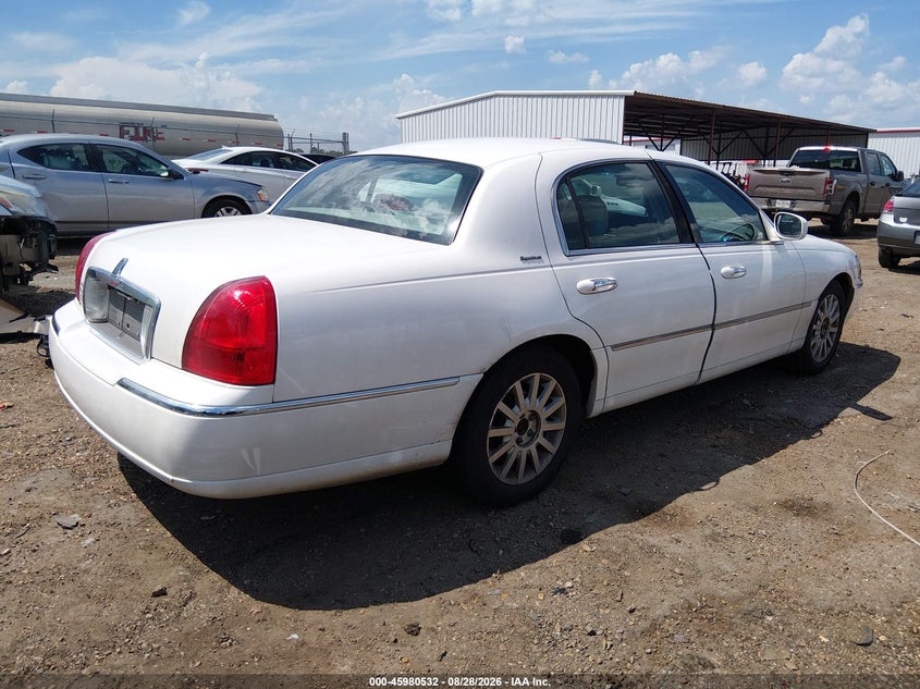 LINCOLN TOWN CAR 2007 VIN 1LNHM81W77Y628833