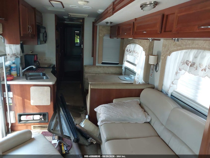 2008 WORKHORSE CUSTOM CHASSIS MOTORHOME CHASSIS auction photo 8