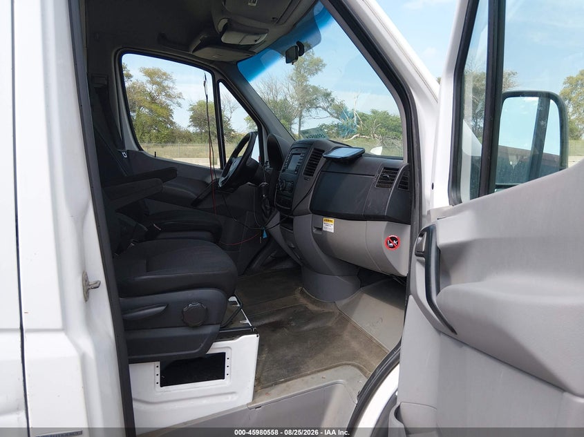 2014 MERCEDES-BENZ SPRINTER 2500 auction photo 5