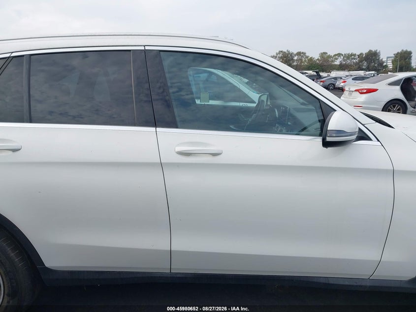 صورة 13 - MERCEDES-BENZ GLC 300