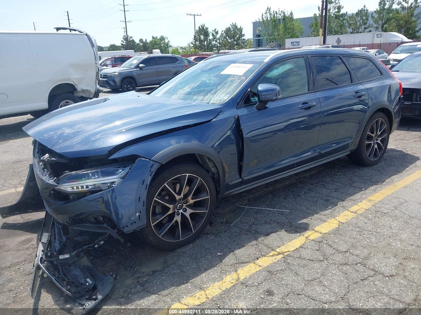 2020 VOLVO V90 CROSS COUNTRY auction photo 2