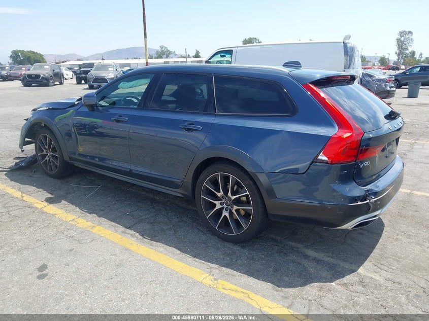 2020 VOLVO V90 CROSS COUNTRY auction photo 3