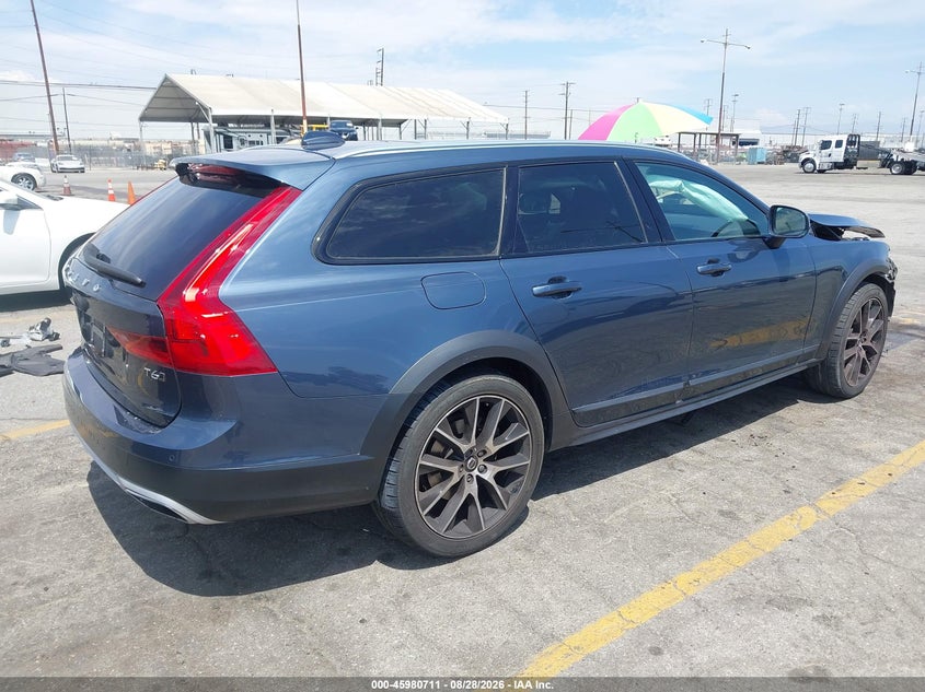 2020 VOLVO V90 CROSS COUNTRY auction photo 4
