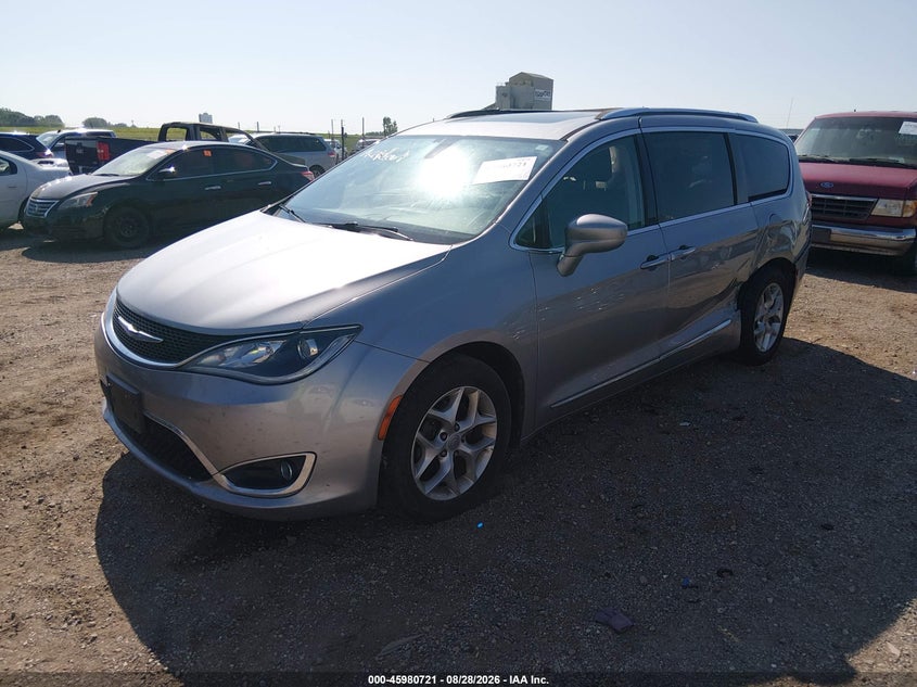 2017 Chrysler Pacifica, Left & Right Side, IAAI, VIN 2C4RC1SGXHR784621 — photo 2