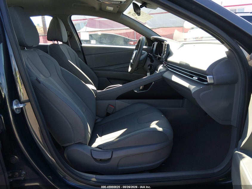2021 HYUNDAI ELANTRA auction photo 5
