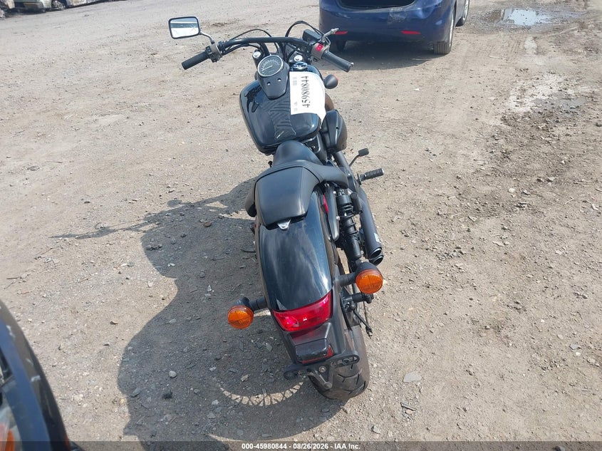 HONDA VT750 2015
