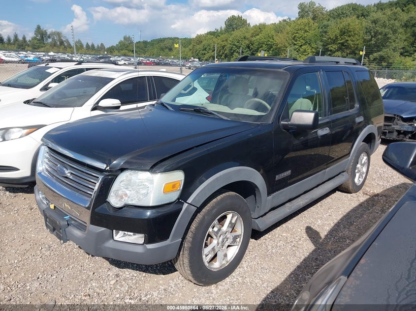 2006 Ford Explorer, Normal Wear & Tear, IAAI, VIN 1FMEU73E86UB08101 — photo 2