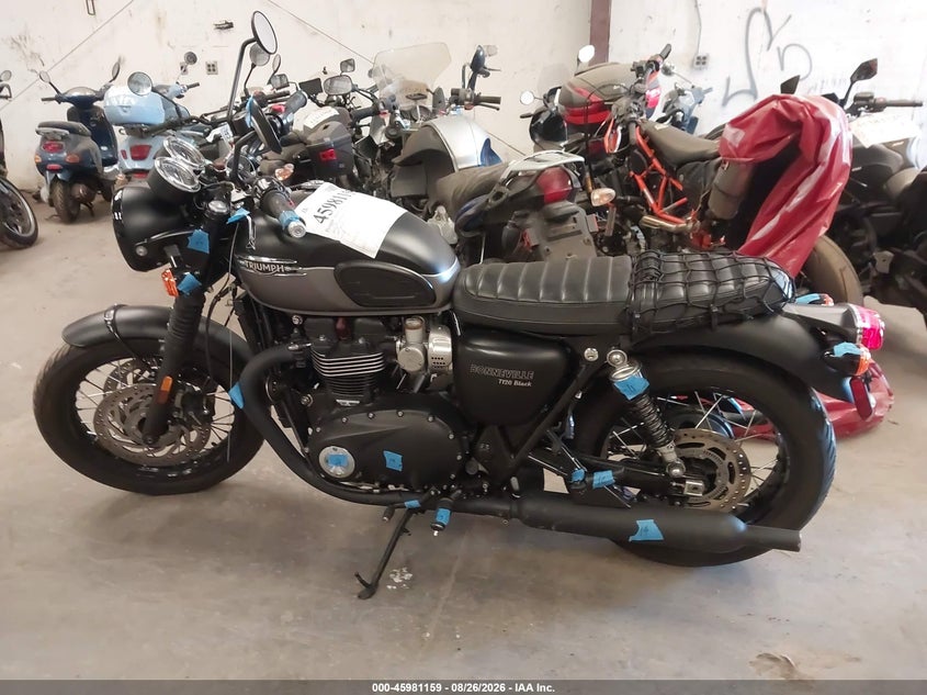 TRIUMPH BONNEVILLE 2022