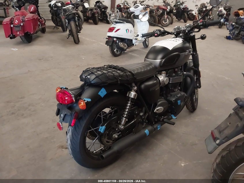 TRIUMPH BONNEVILLE 2022