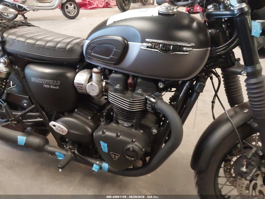 TRIUMPH BONNEVILLE 2022